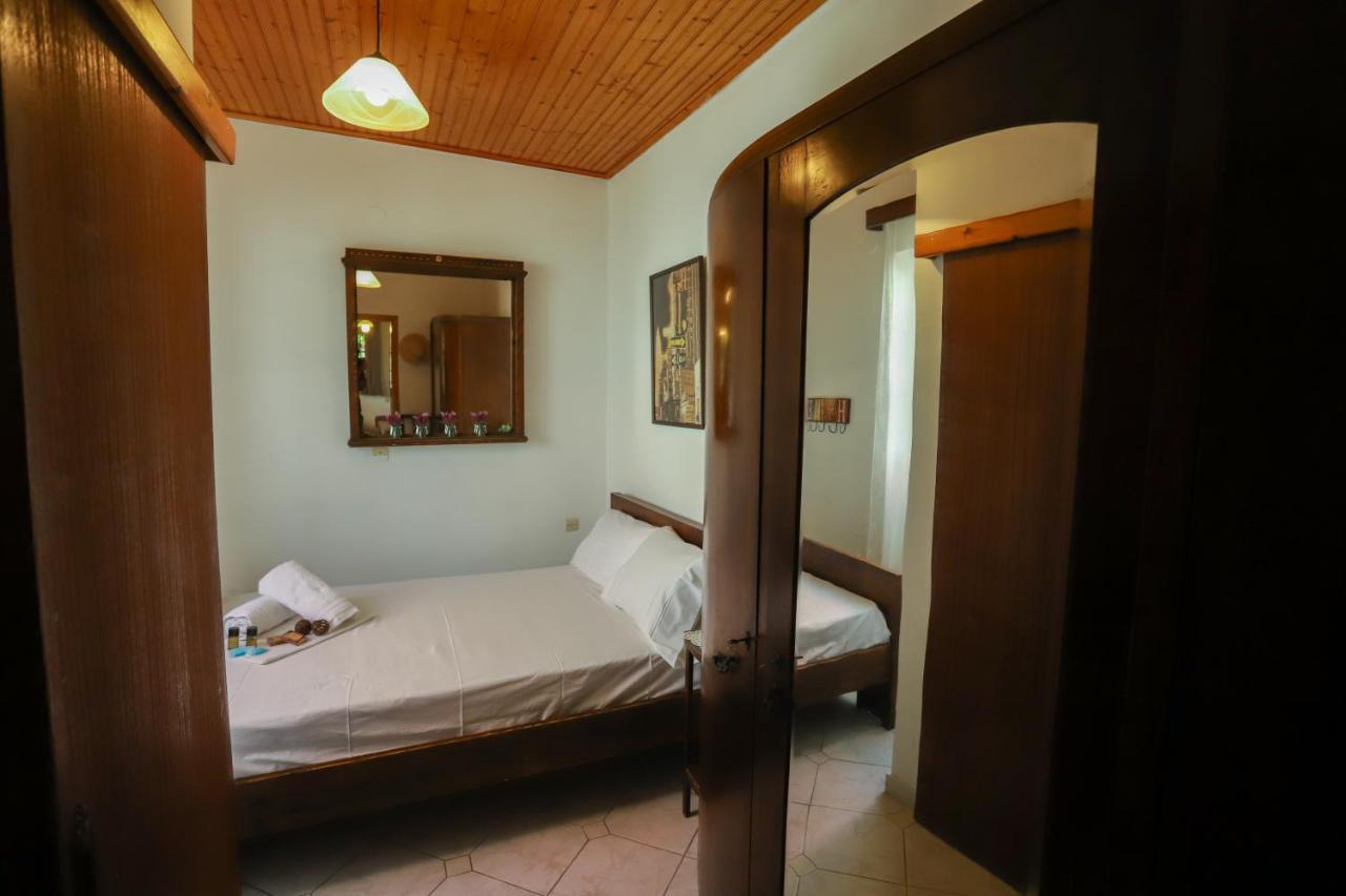 Family House At Corfu Town Appartement Buitenkant foto